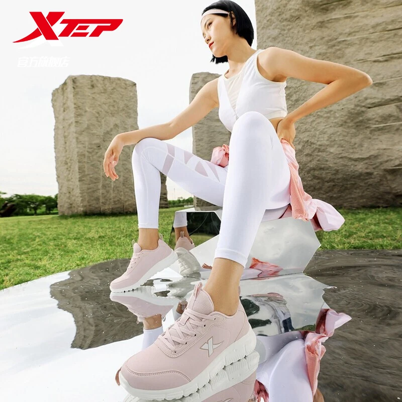 Женские кроссовки для бега Xtep осенняя амортизирующая обувь легкие кожаные