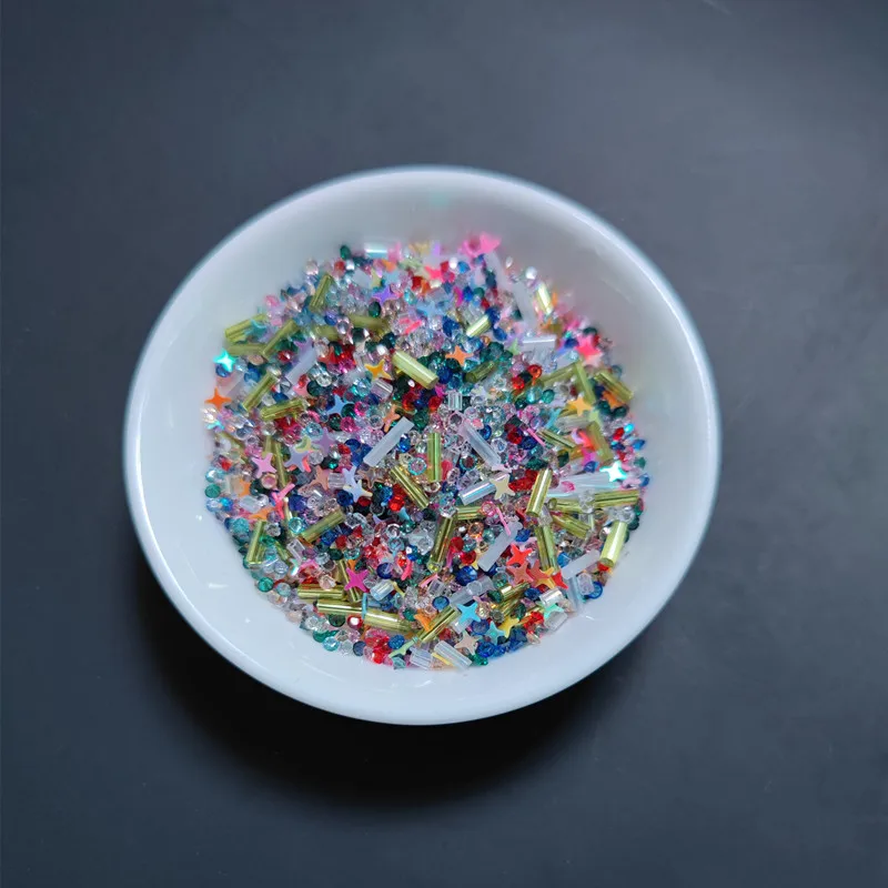 Разноцветные блестки со звездами и камнями для самостоятельного изготовления