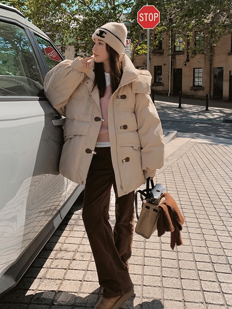 Женское хлопковое стеганое пальто цвета хаки с пушистым капюшоном