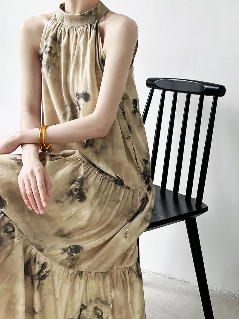 

2023 French Style High-end Smudged Printed Halter-neck Dress Womens Summer Elegant Temperament Floral Sling Skirt Female Clothes