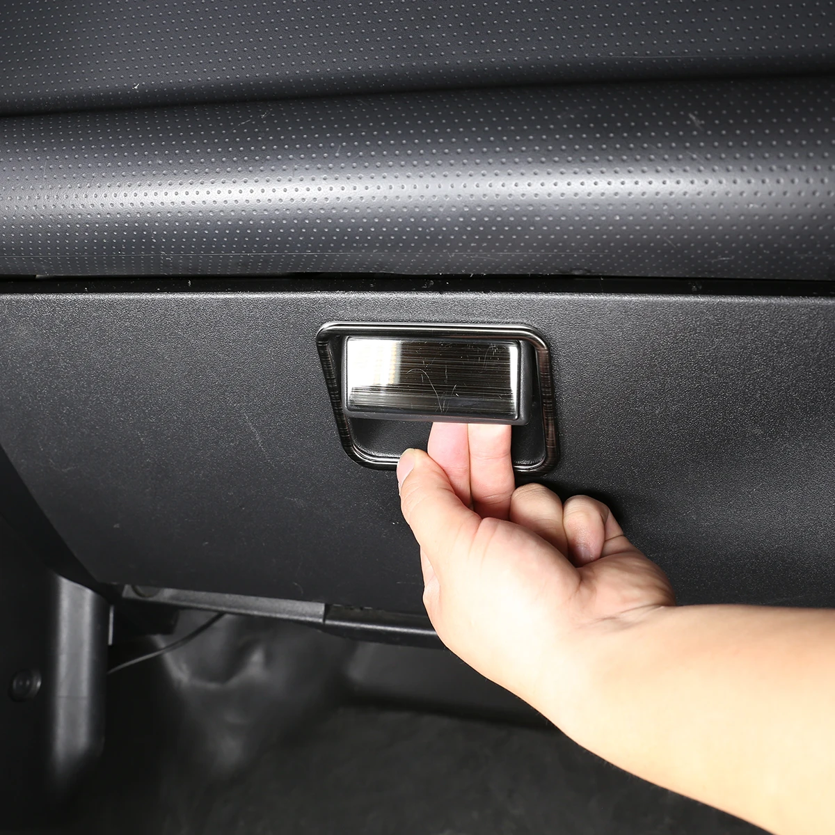 

For Toyota FJ Cruiser 2007-2021 Stainless carbon fiber Car Co-Pilot Glove Box Switch Sequin Decorative Stickers Car Accessories