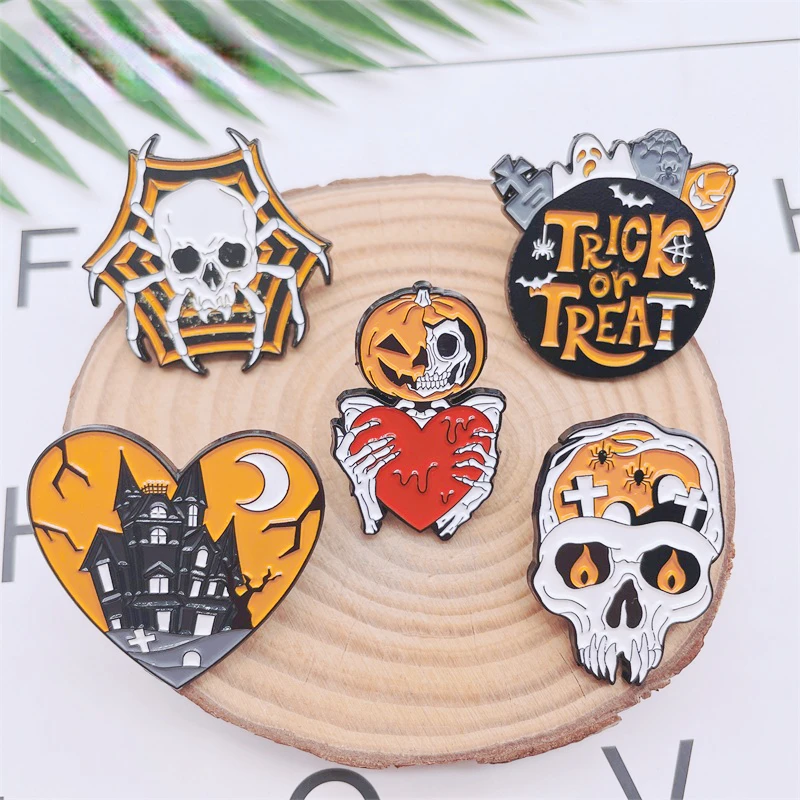 

Creative Punk Halloween Ghost Enamel Pins Heart Pumpkin Skull Crescent Castle Bat Alloy Brooch Badge Personality Jewelry Gift