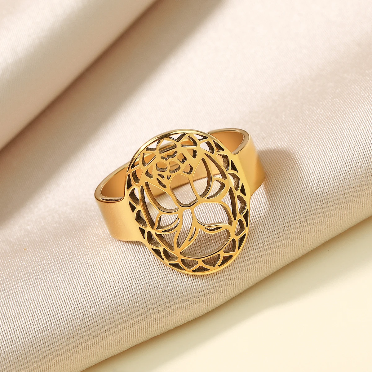 

CHENHXUN Lotus Flower Ring IV Stainless Steel Birthday Anniversary Jewelry for Men and Women