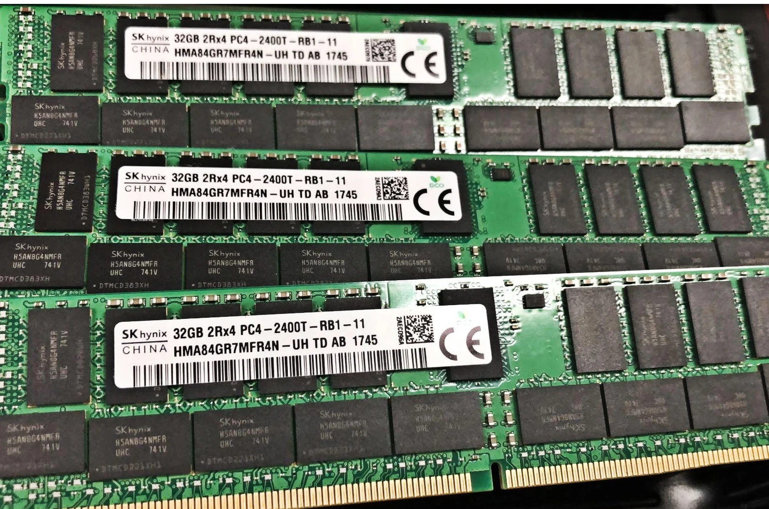 

RAM 32G PC4-2400T-RB1-11 Memory HMA84GR7MFR4N-UH 1PCS
