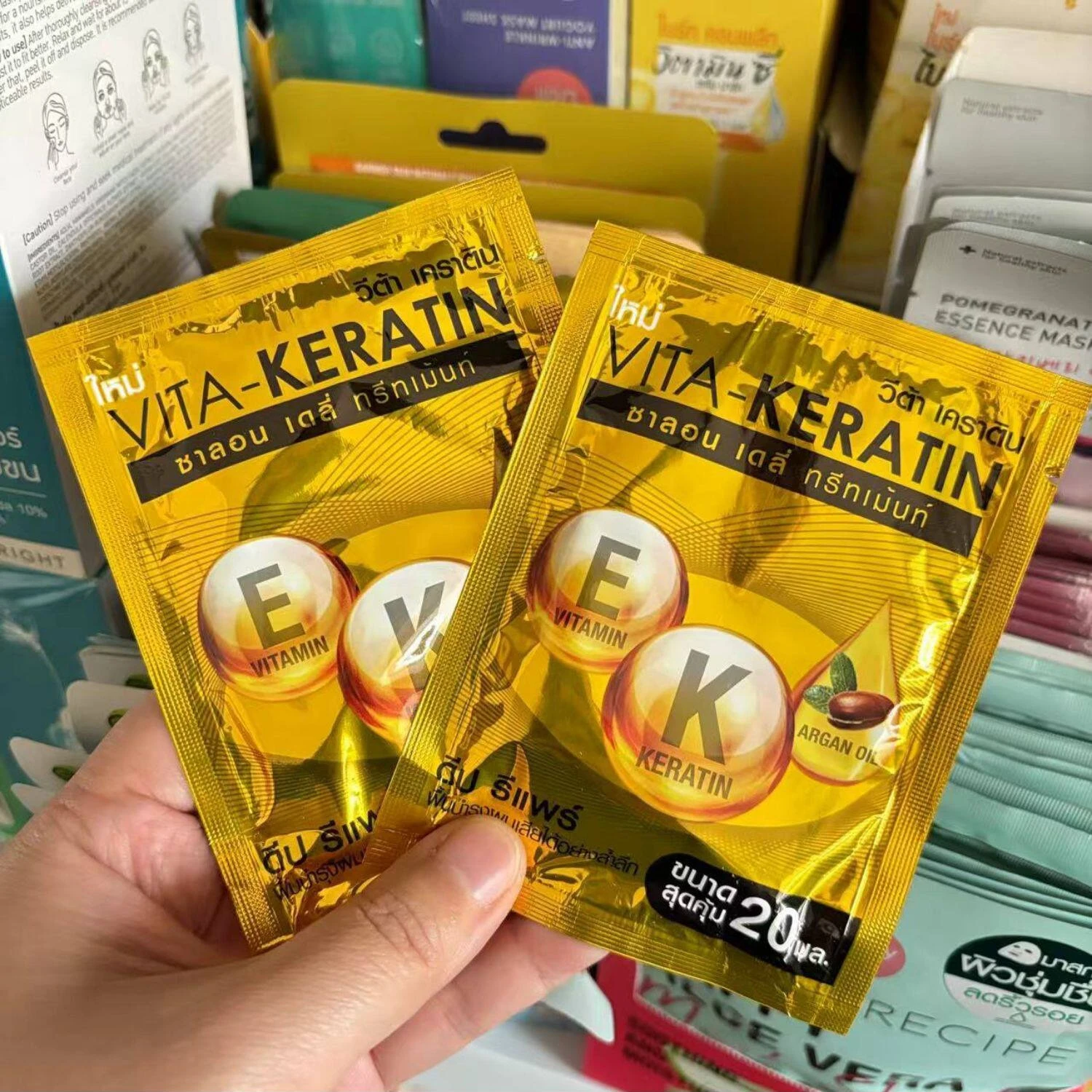 Фото Тайская маска для волос VITA KERATIN Gold, 20 мл x 2 шт., восстанавливает поврежденные волосы с помощью питательной формулы, уход для питания волос. №1