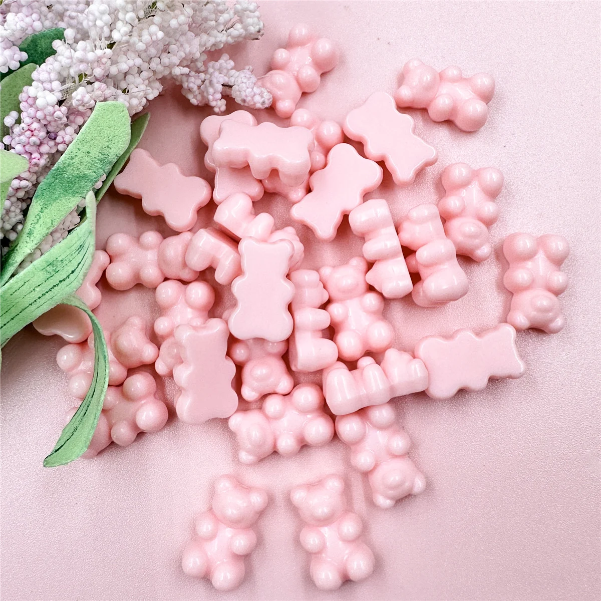 Акриловые бусины ярких цветов