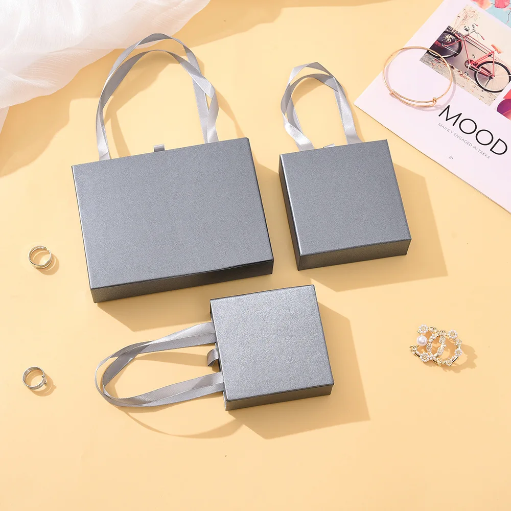 

Шкатулки для украшений картонные 12 шт.