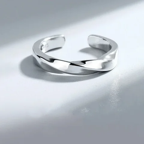 Серебряное кольцо с витой волной для женщин