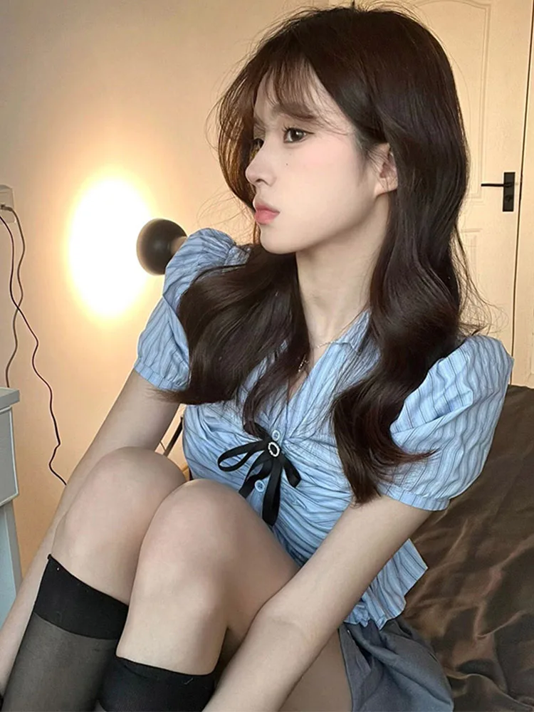 Design Sense Sweet Cool Little Man Preppy Waist Hugging Bow Shirts Top Pure Desire Pleated Skirt Two-piece Set