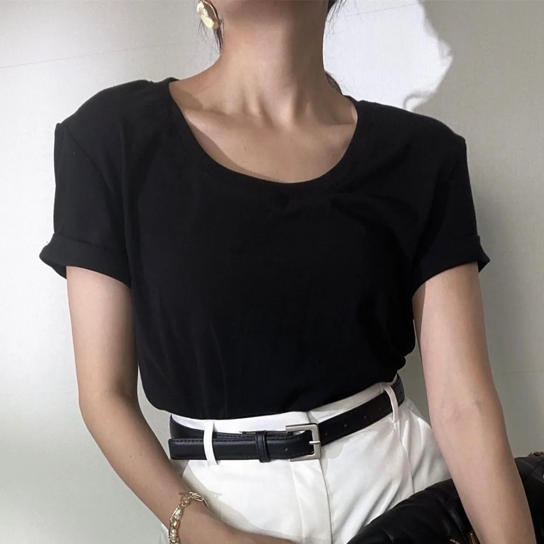 

Edge Curl Women O-neck T-shirt White or Black Simple Summer 2023 Female Short-sleeved Tees
