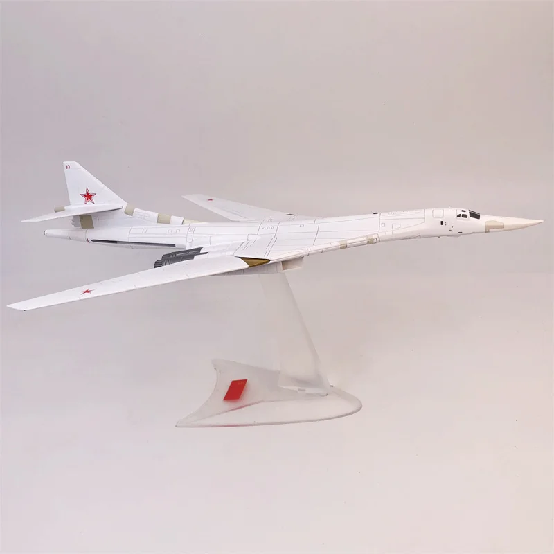 Эксклюзивная модель стратегического бомбардировщика Ту-160 "Белый лебедь" российских ВВС в масштабе 1:200 из металла для коллекционирования и игры в подарок детям.