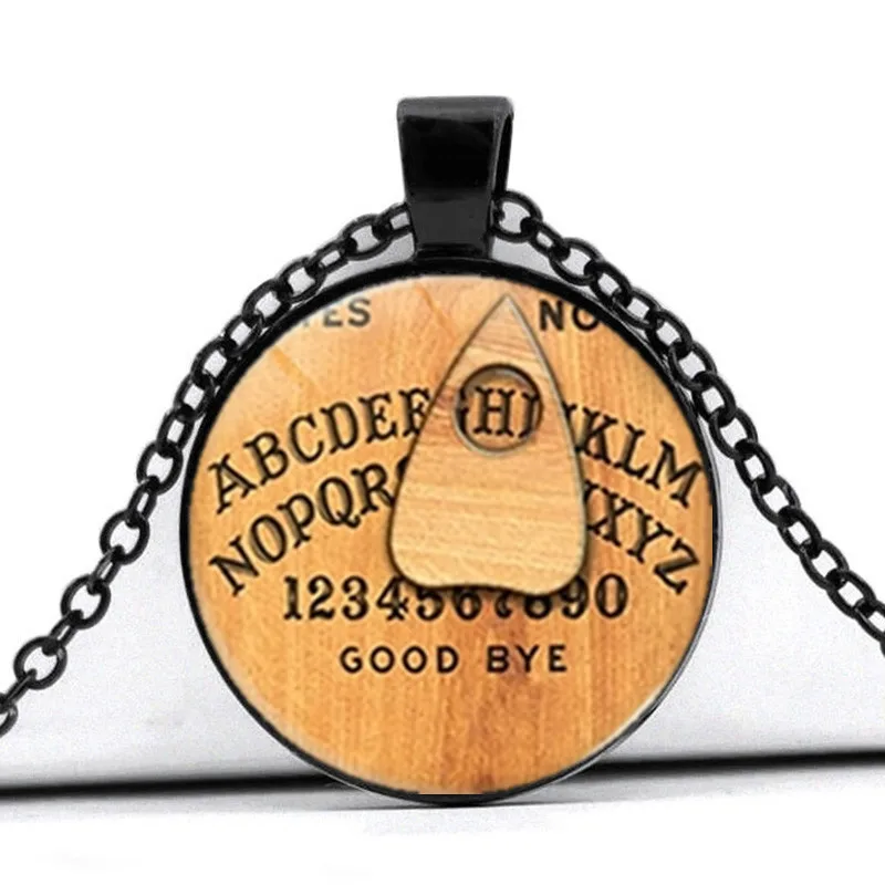 

Handmade choker necklaces, handmade art patterns, glass headdresses, brooch pendants, steampunk necklaces, vintage jewelry