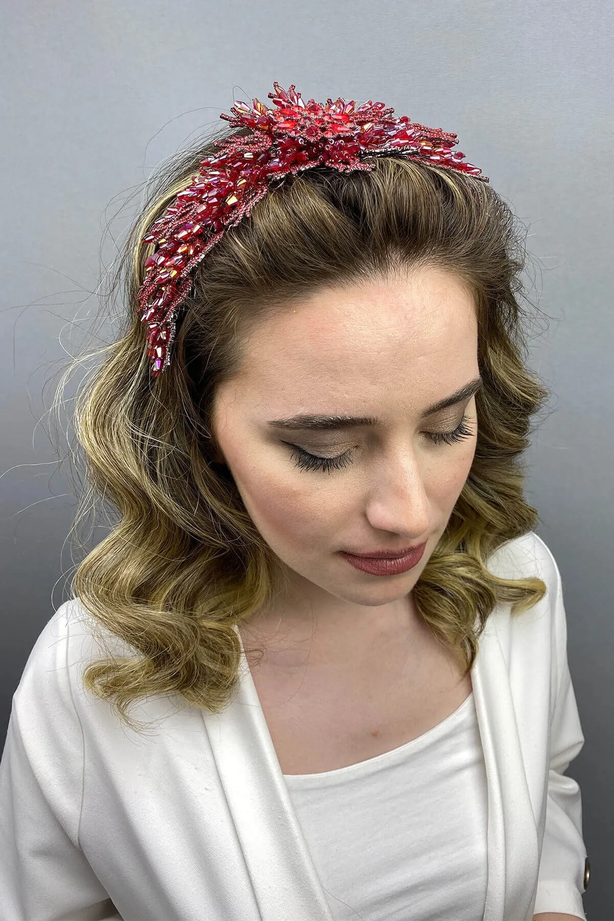 

Dark Red Alya Model Bride Henna Crown
