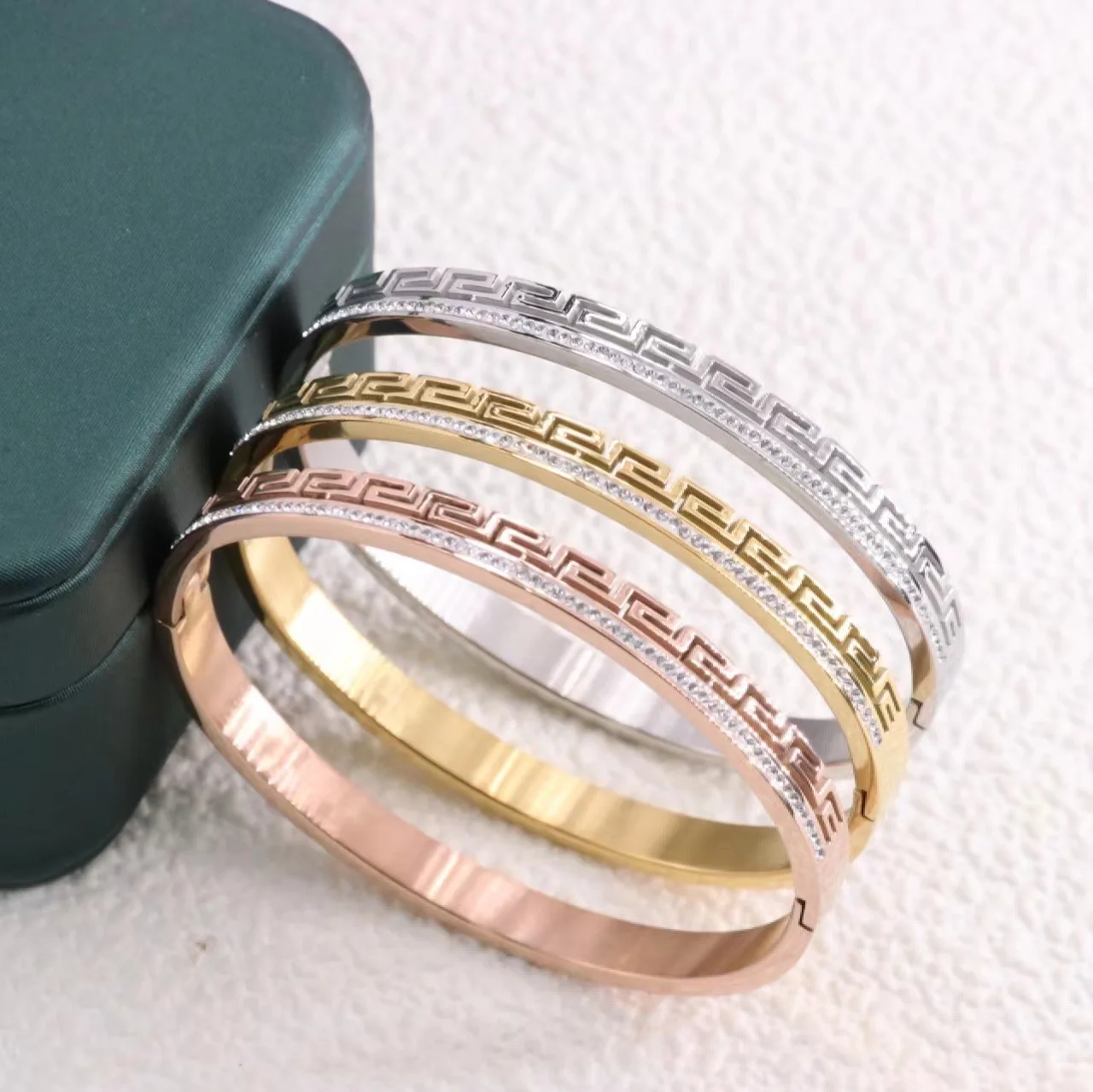 

IQPC Stainless Steel Diamond Bracelet Gold Hollowed-out Hand Jewelry Jewelry for Women