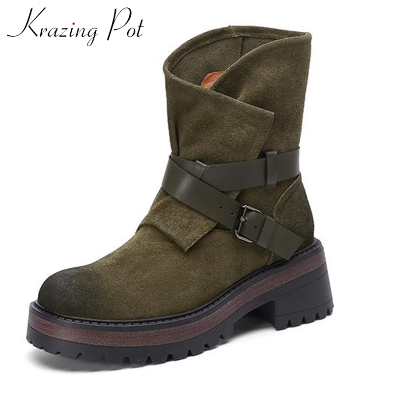 

Krazing Pot Cow Suede Round Toe Pleated Motorcycles Boots Thick Heels Keep Warm Deign Chic Belt Buckle Rivets Zip Ankle Boots