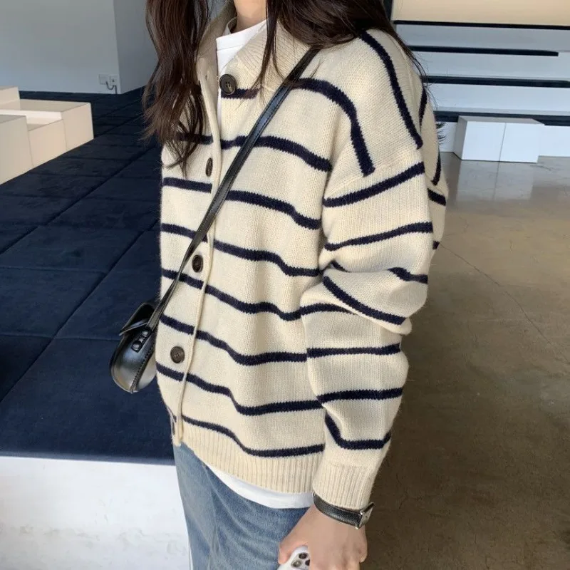 Рисунок 5 - Женский полосатый вязаный кардиган