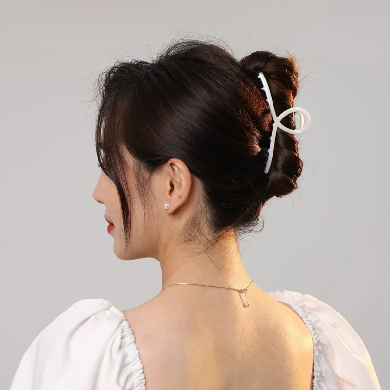 

Заколка для волос в виде русалки с ракушками, украшение для волос в романтическом стиле, крупный зажим белого цвета с геометрическим дизайн...