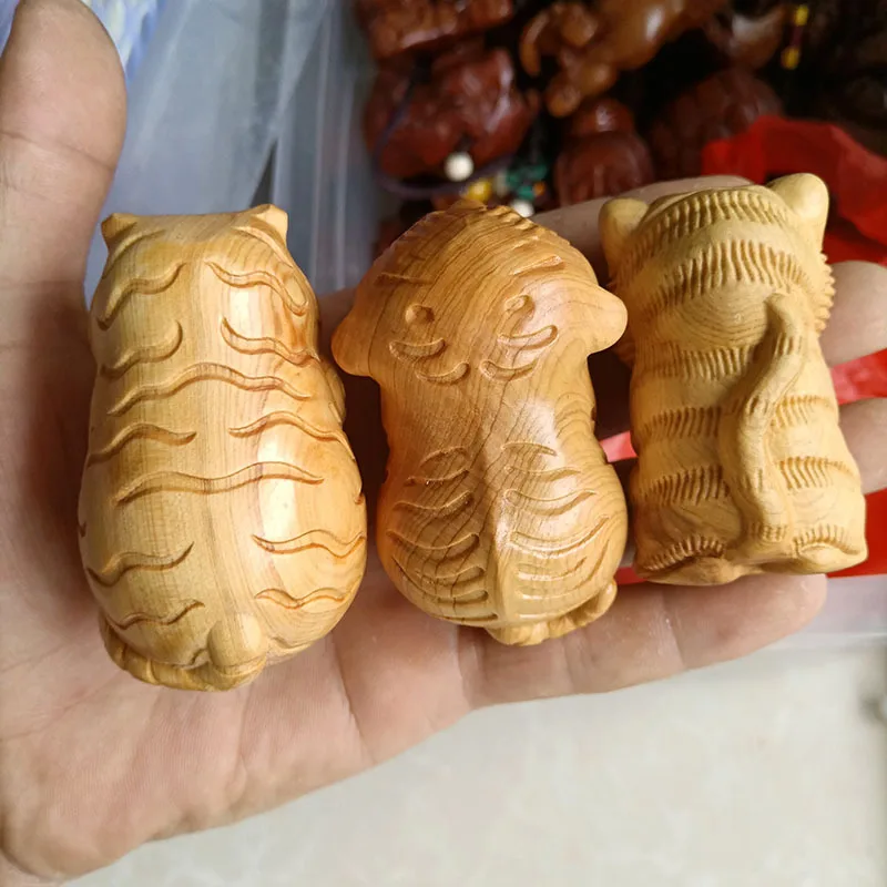 Резьба по дереву в форме кота талисман поделки украшение милое животное на удачу