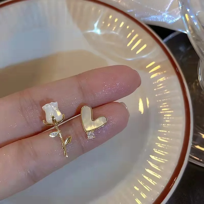 

Серьги-гвоздики женские Асимметричные с искусственным жемчугом