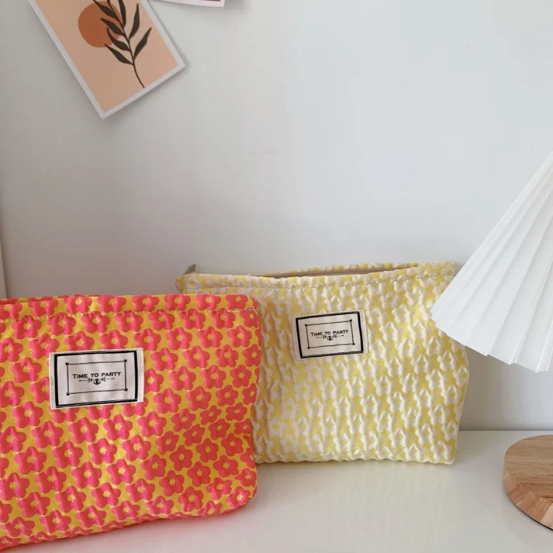

Fashion Simple Floral Jacquard Cosmetic Bag Large Capacity Travel Portable Skincare Bag Toiletry Organizer Makeup Pouch Clutch