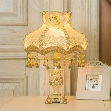 Настольная лампа в европейском стиле