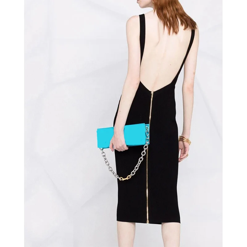 

Платье женское трикотажное средней длины, элегантное модное двухцветное в полоску, с открытой спиной и золотыми пуговицами, черное белое, в...