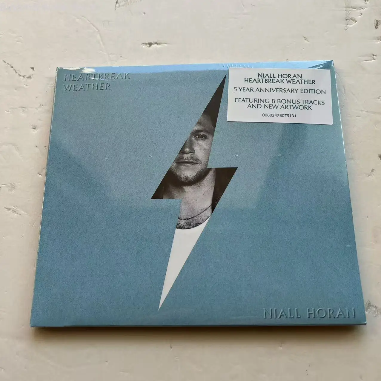 Фото Классический CD Niall Heartbreak Weather, юбилейное издание к пятилетию, 22-трековая делюкс-версия, подарочный музыкальный набор, Walkman, музыка для автомобиля №1