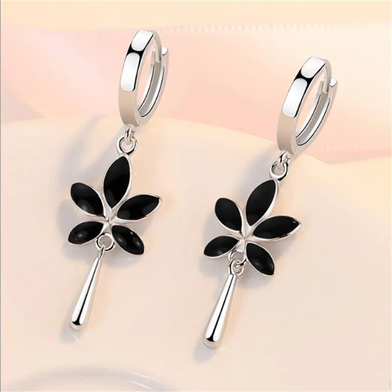 

Exquisite Maple Leaf Long Drop Earrings For Lady Jewelry Fashion Design Sense Cubic Zirconia Earrings Women Party Accessories