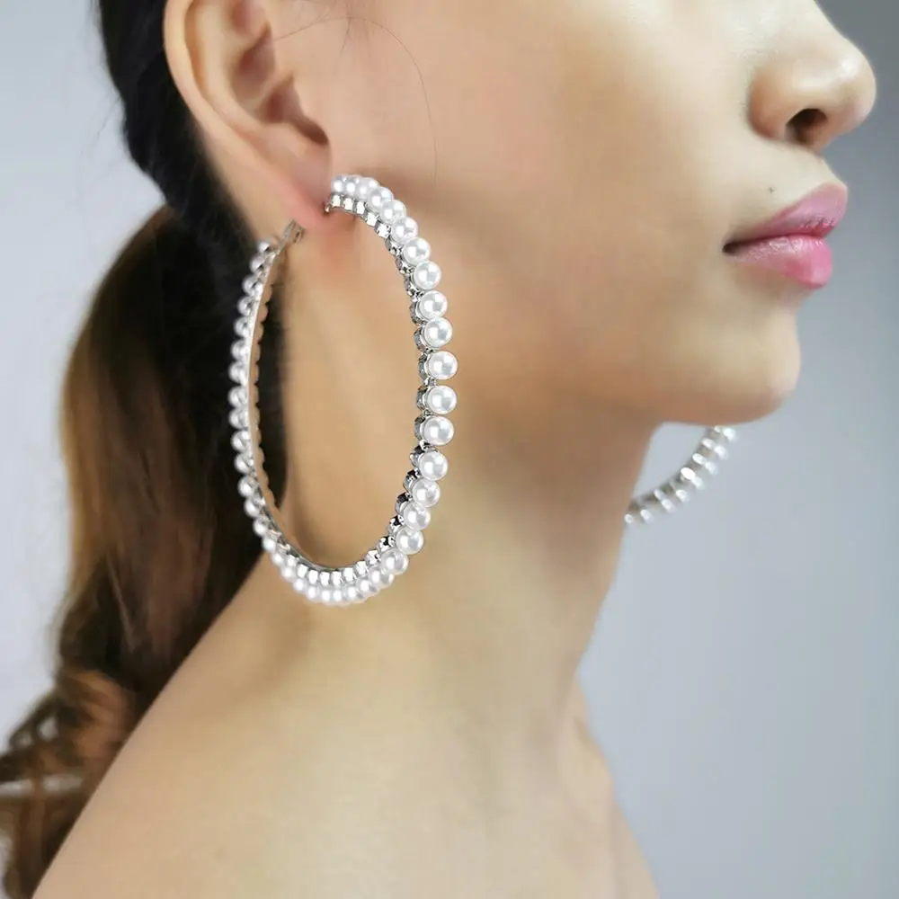 

Женские серьги-кольца с имитацией под жемчуг, большие эффектные украшения для ушей, свадебное Ювелирное Украшение, диаметр 90 мм