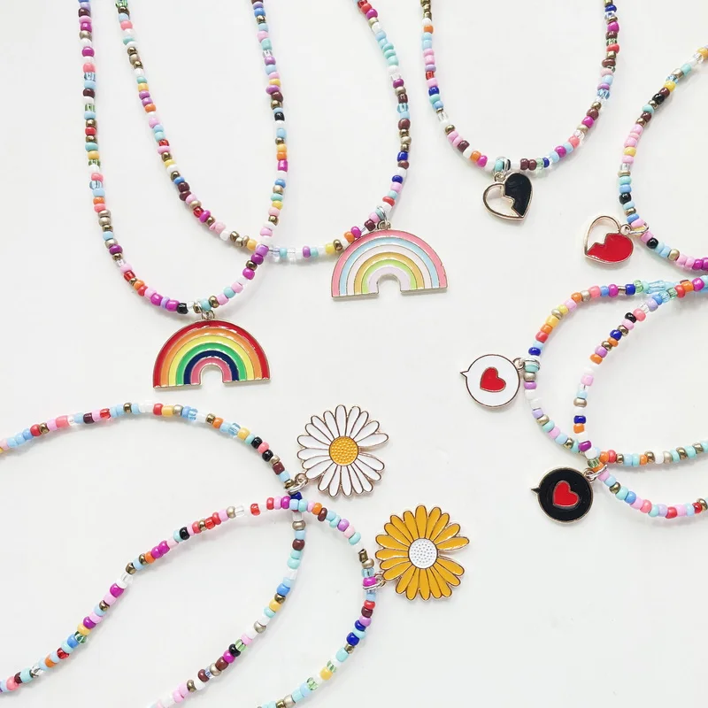 Ожерелье "Маргаритка" для женщин с подвеской в форме белой желтой цветочной сердечка радуги, 2022 год моды, оптовая цена для мужчин.