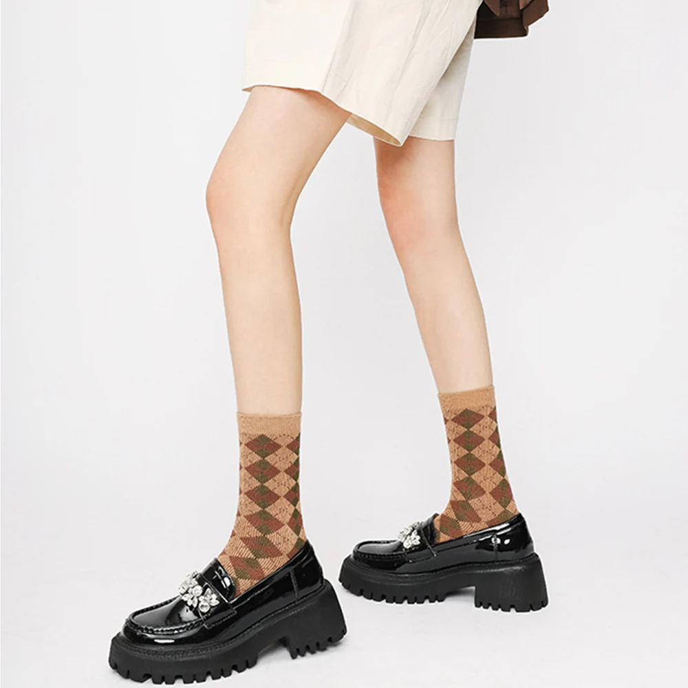 

Женские мокасины на платформе в британском стиле, лоферы из воловьей кожи, с металлической цепочкой и круглым носком, Прошитые туфли на масс...