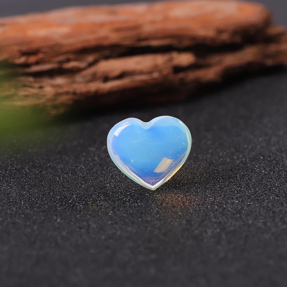 

Хрустальные камни в форме сердца