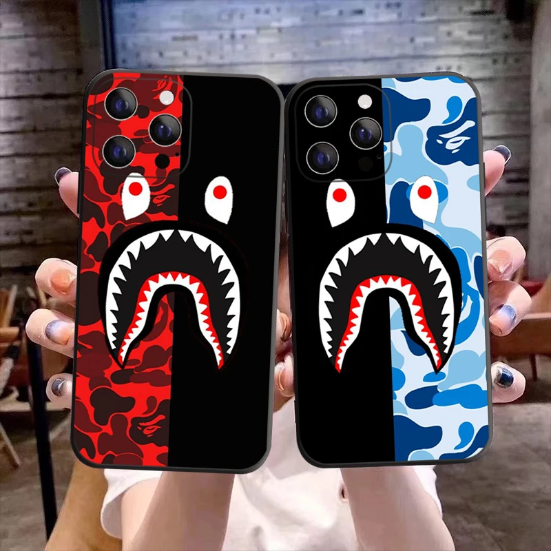 

Luxury Brand Design Phone Case For iPhone 13 12 11 Pro Max XS Max XR X 8 7 Plus 13Mini SE3 Black Soft Silicon Bumper Back Cover