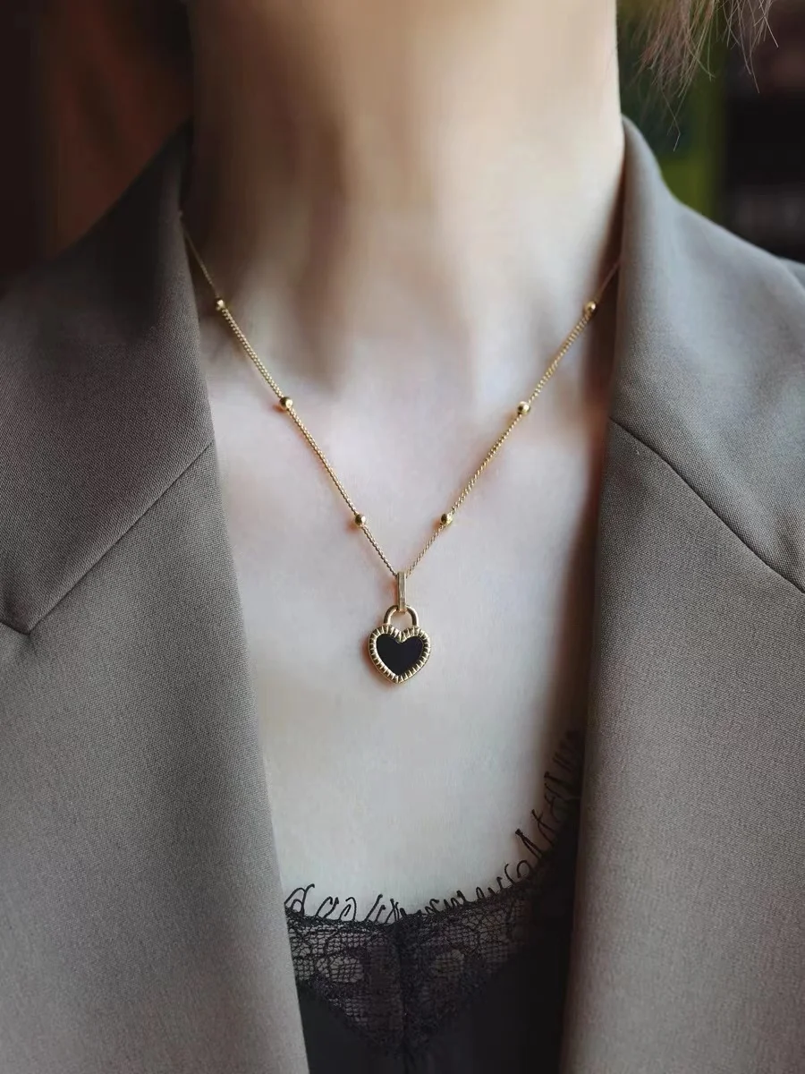 

Double Sided Black Peach Heart Necklace Women's Fashion Simple Light Luxury 2022 New Necklace Accessories Pendant Collarbone