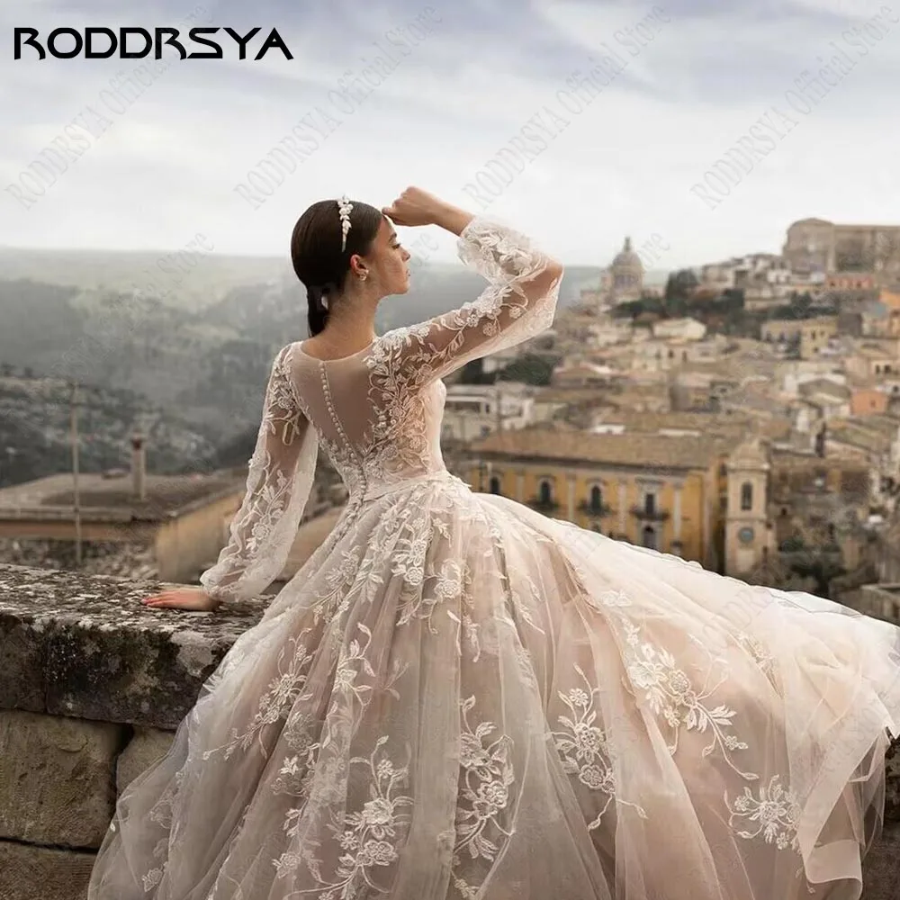 Рисунок 4 - Свадебное платье с длинными рукСвадебное