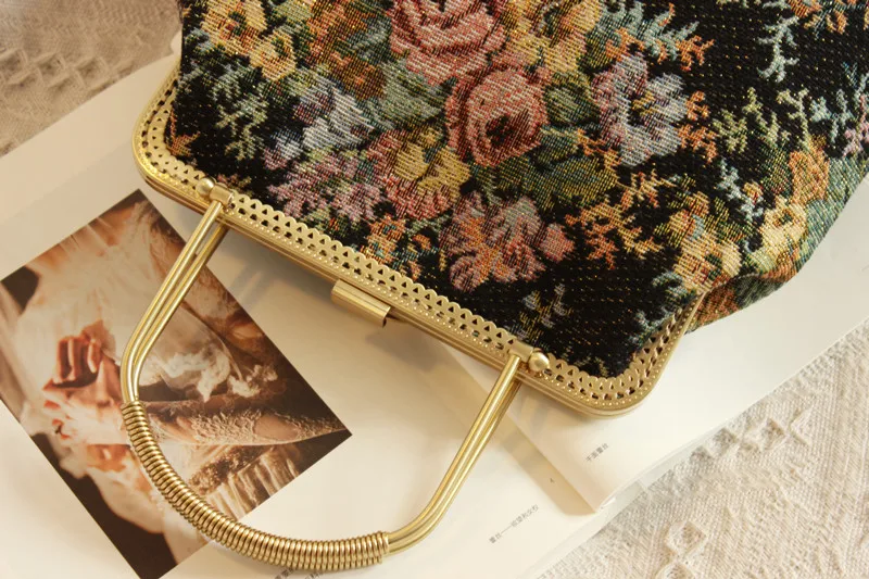 Lost in Vinatge Gold Silk Thread Bag Metal Handle with 1m Antique Copper Chain Handmade Kiss Lock Handbag Metal Frame  Elegant