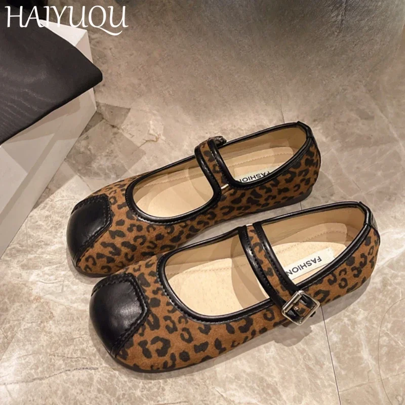 Леопардовые женские туфли Мэри Джейн на плоской подошве замшевые дизайнерские