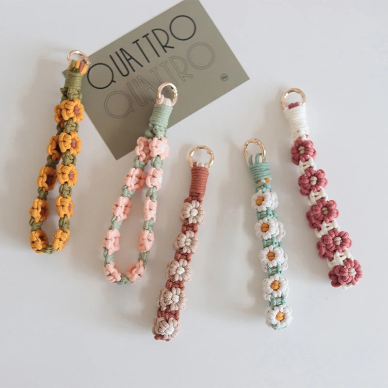 1Pc Daisy Flower Macrame Wristlet Keychain Boho Key Fob Strap Wrist Lanyard Bracelet Keyring Purse Backpack Crochet Charm