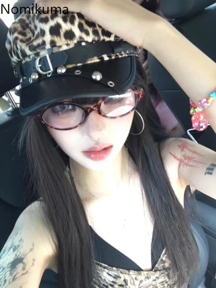 Модные восьмиугольные шапки с леопардовым принтом и заклепками пряжкой в стиле