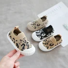 2022 Весенняя повседневная обувь для маленьких девочек и мальчиков; Обувь для малышей; Детские кроссовки на мягкой нескользящей подошве; Детская трикотажная обувь с леопардовым принтом