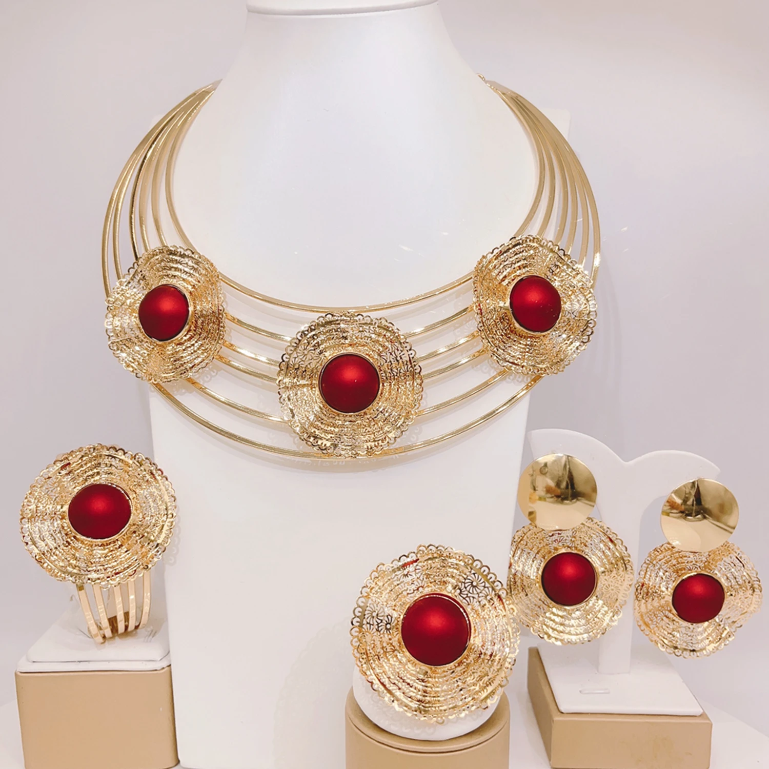 Самодельные ювелирные изделия из Дубая с позолоченными цветами потрясающая