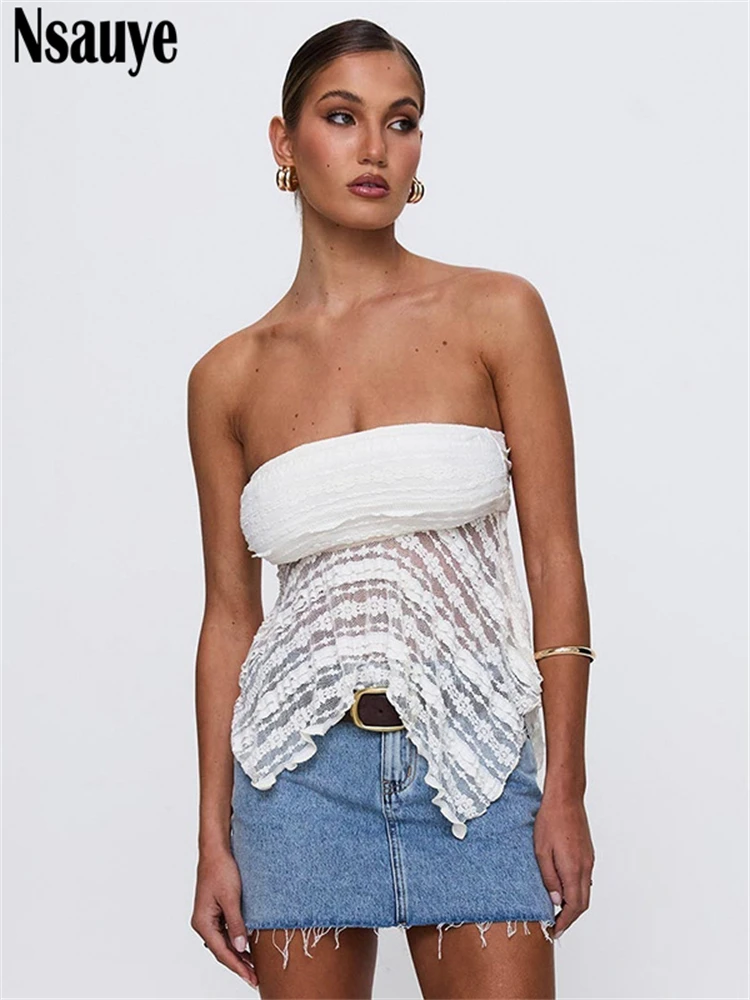 Кружевной укороченный топ без бретелек с открытыми плечами