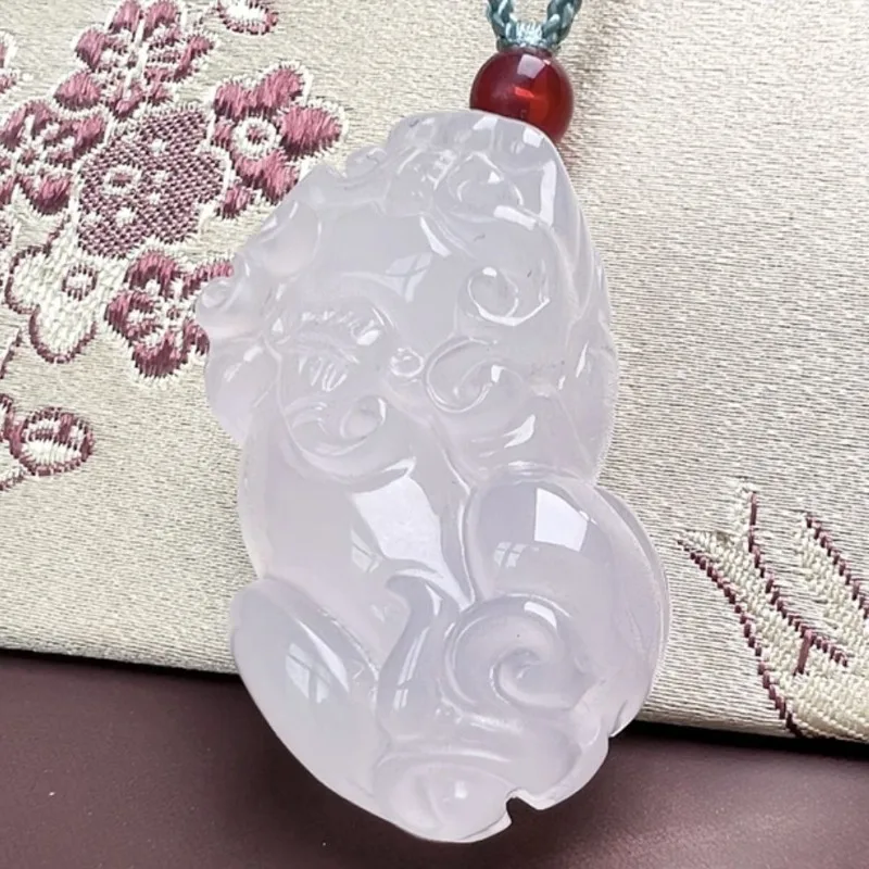 Ожерелье с подвеской из натурального халцедона белого нефрита ледяного вида