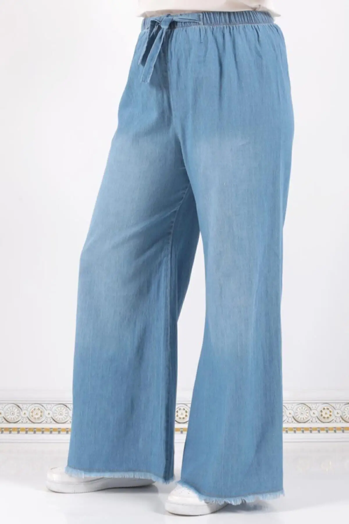 

Woman with plenty Wheel Leg Trouser Women's Islamic Clothing Pants