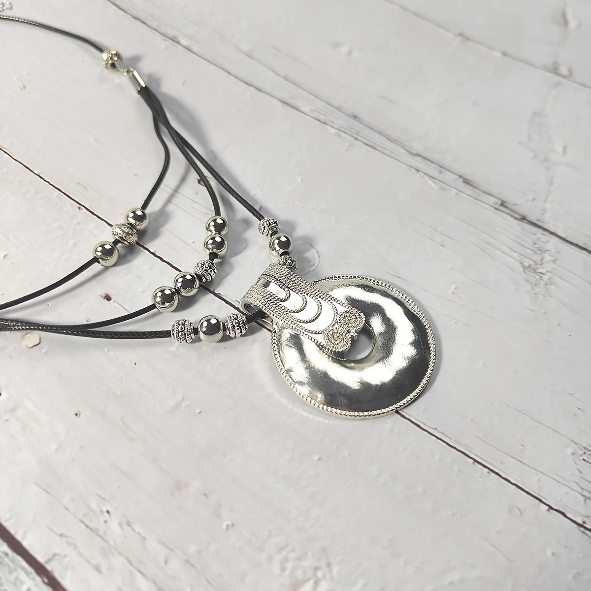 Ретро - круглая дамская подвеска готическая очаровательная дама ювелирное