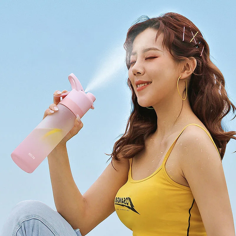 

700ml Large Capacity Spray Water Bottle Portable Outdoor Sport Fashion Cute Drinking Plastic Bottles BPA Free Eco-Friendly