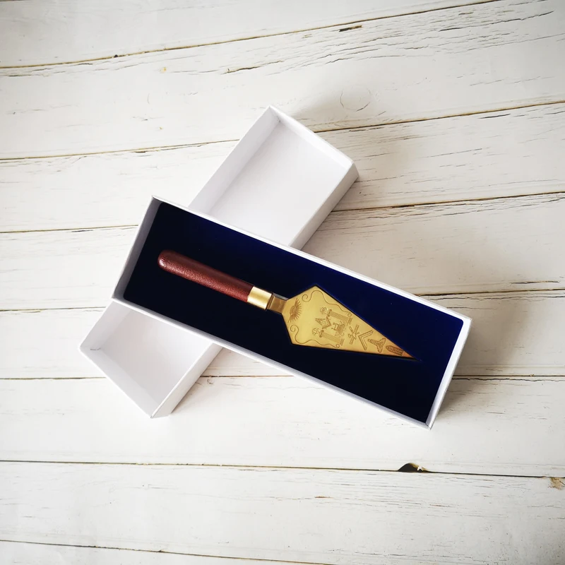 

Масонский мастерок из латуни, позолота, гравировка