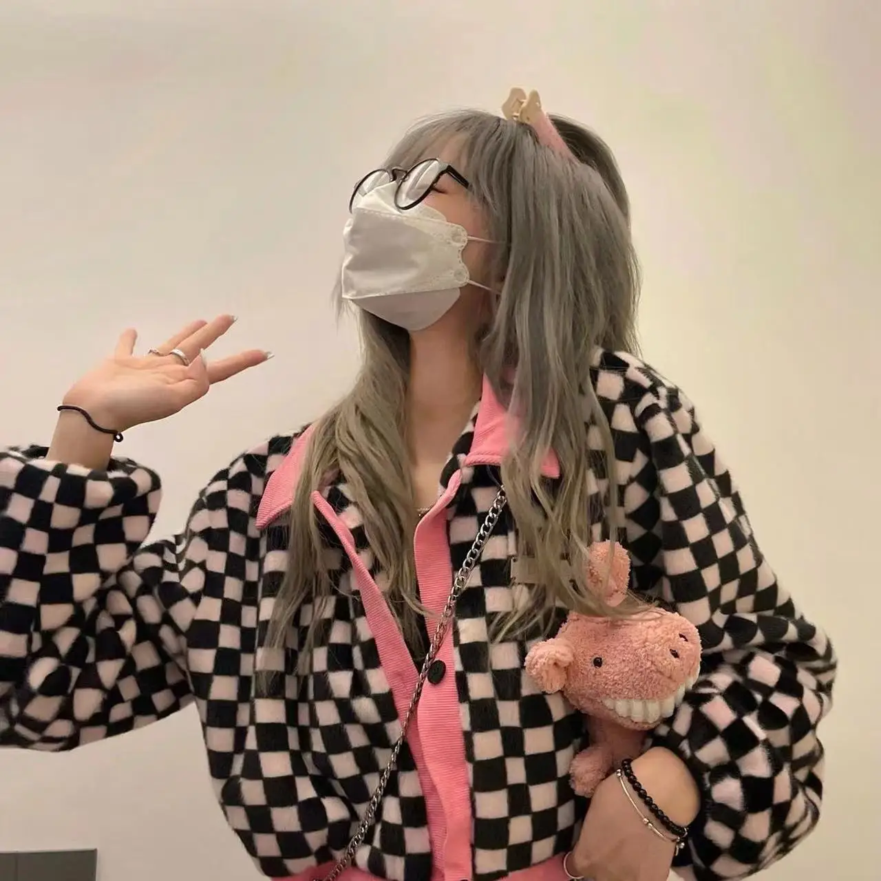 Корейский короткий кардиган контрастных цветов на пуговицах с шахматным принтом