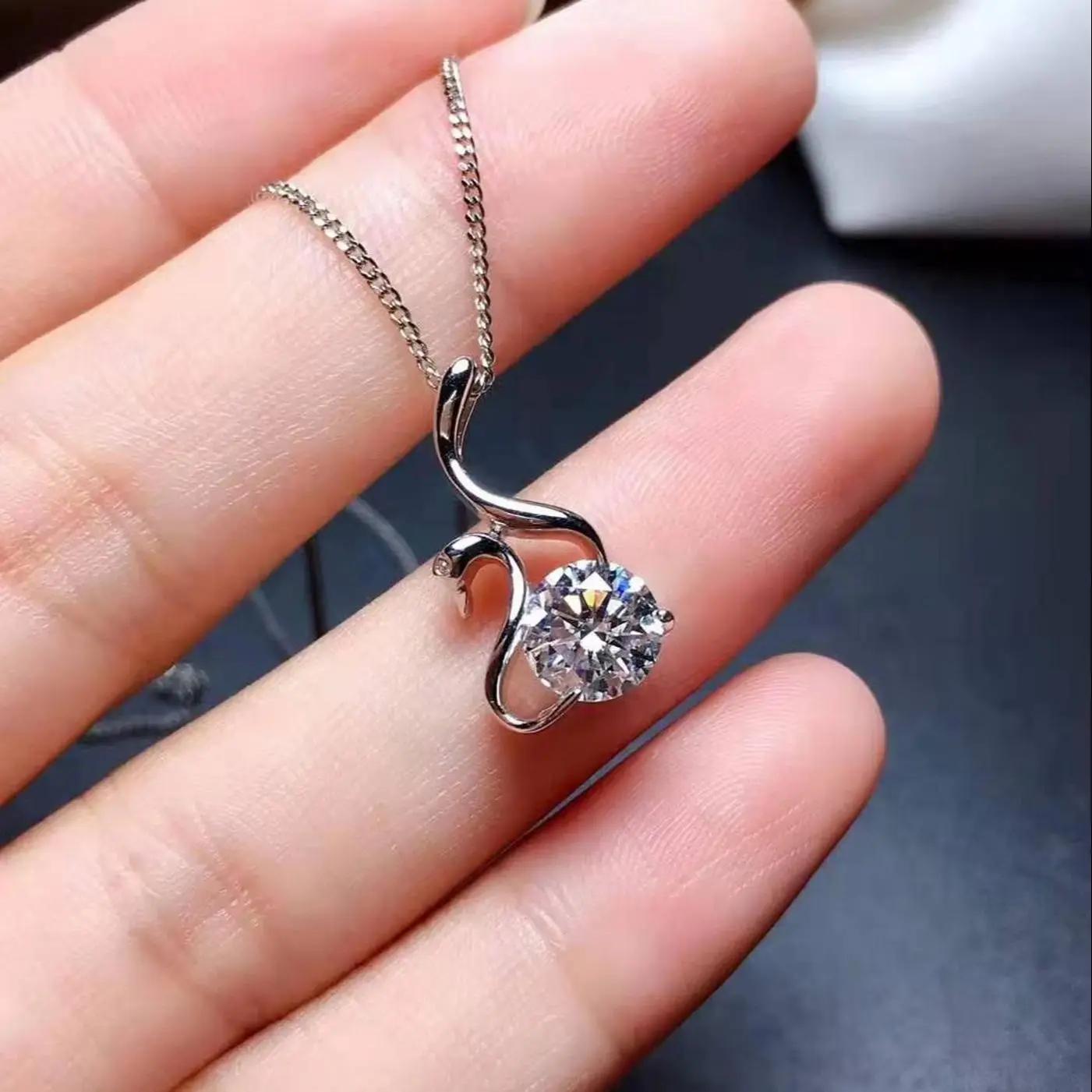 

Mossan Diamond S925 Sterling Silver Swan Pendant Necklace Vvs1 Clarity D Color Eight Heart Eight Arrow Cutter Free Shipping