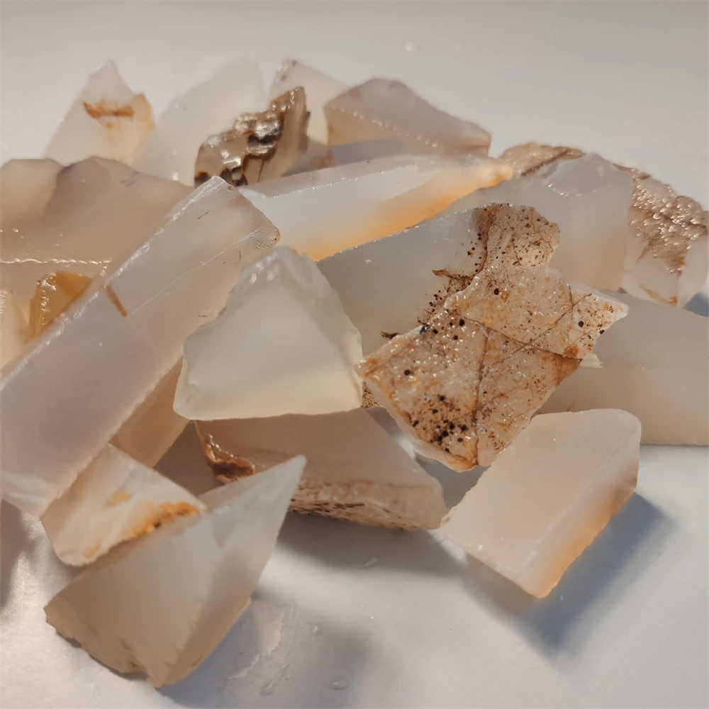 

Необработанные камни халцедон и агат